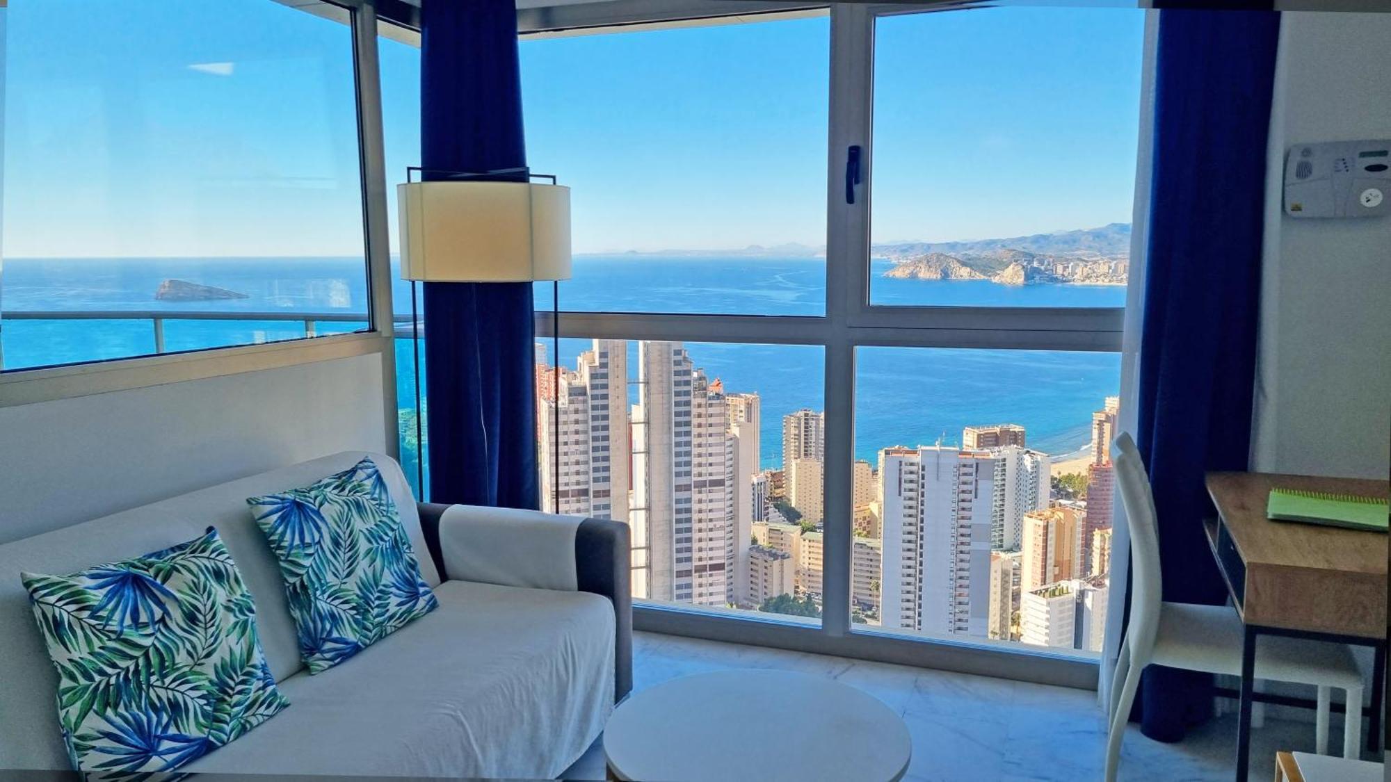 Highrise Apartment With Private Terrace & Sea Views - 34Th Floor 베니돔 외부 사진