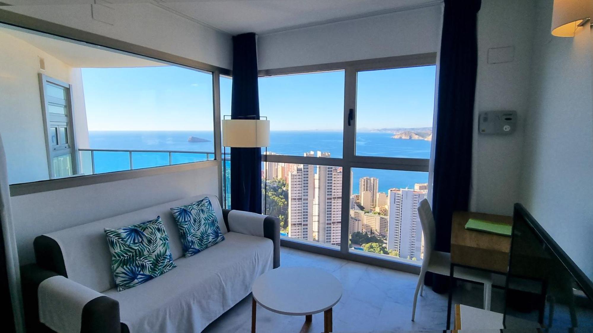 Highrise Apartment With Private Terrace & Sea Views - 34Th Floor 베니돔 외부 사진