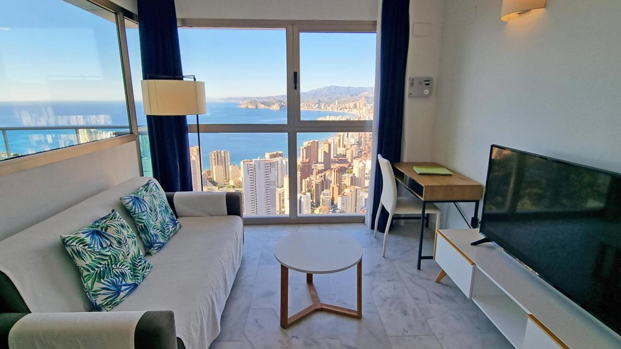 Highrise Apartment With Private Terrace & Sea Views - 34Th Floor 베니돔 외부 사진