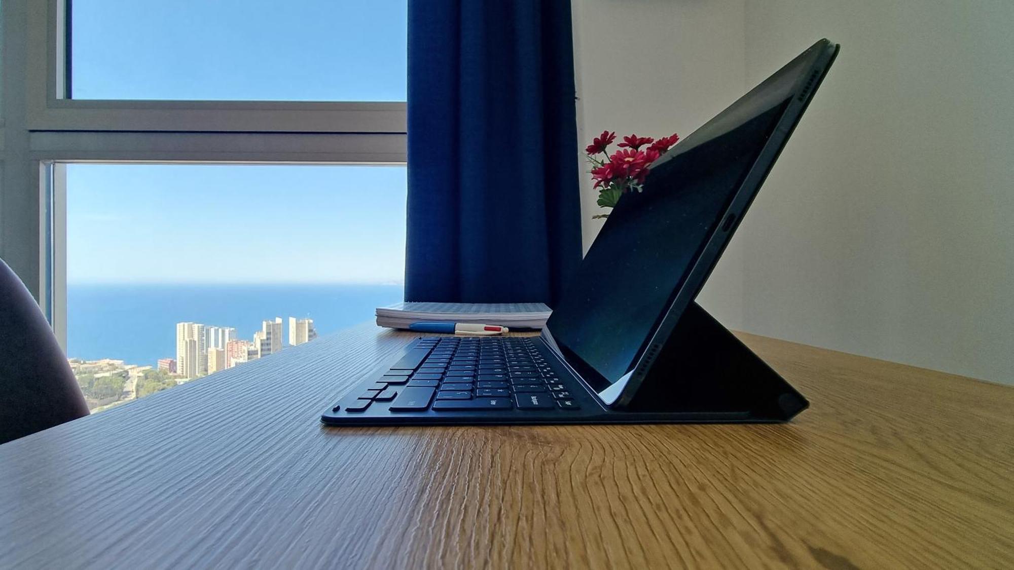 Highrise Apartment With Private Terrace & Sea Views - 34Th Floor 베니돔 외부 사진