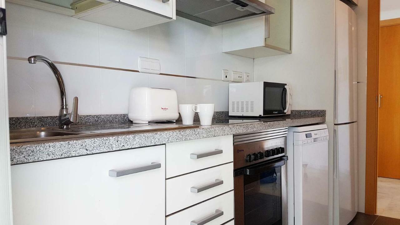 Highrise Apartment With Private Terrace & Sea Views - 34Th Floor 베니돔 외부 사진